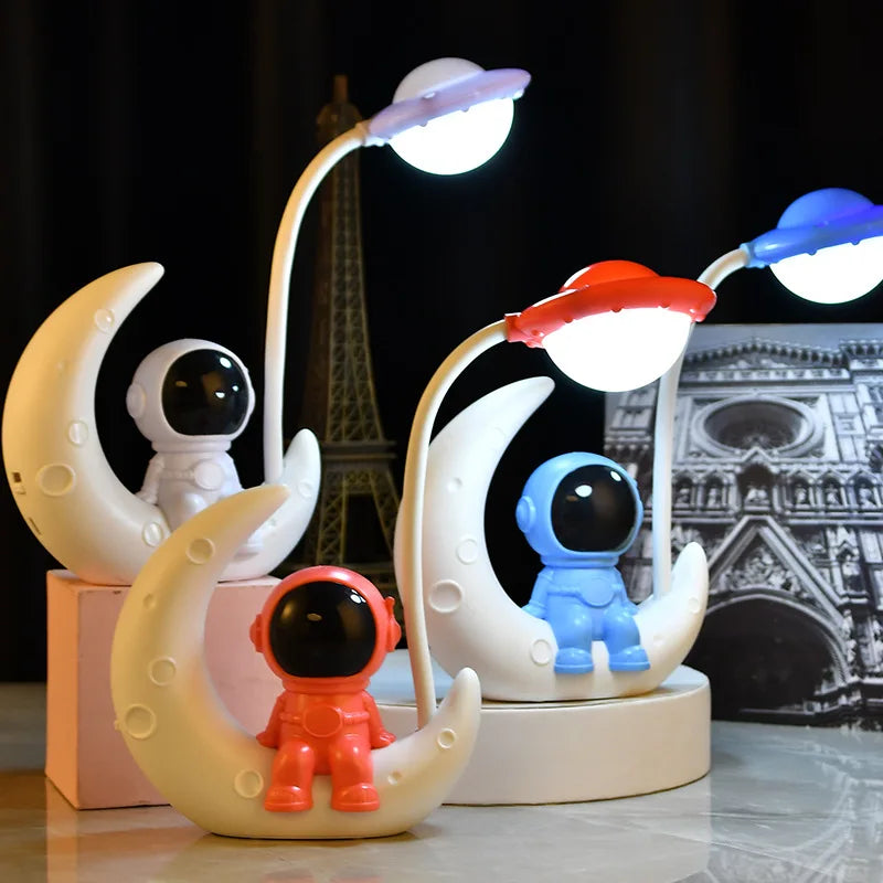 Astronaute sur lune décorative